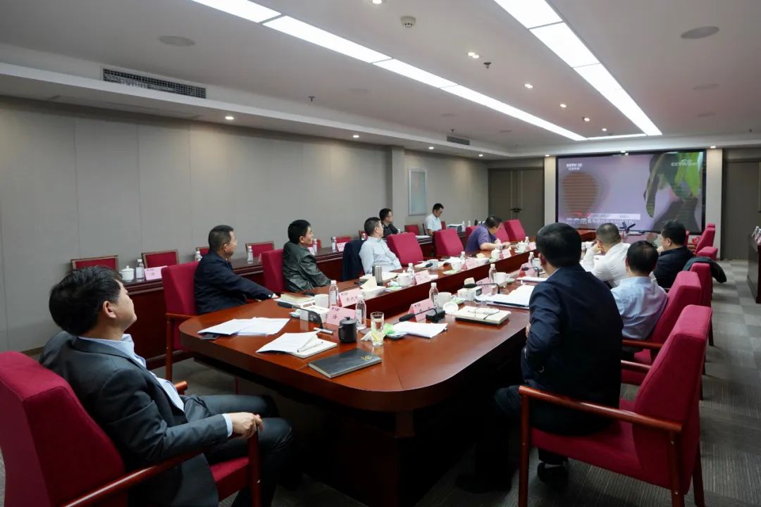 尊龙凯时人生就是搏集团党委理论学习中心组专题学习钻研总体国家清静观