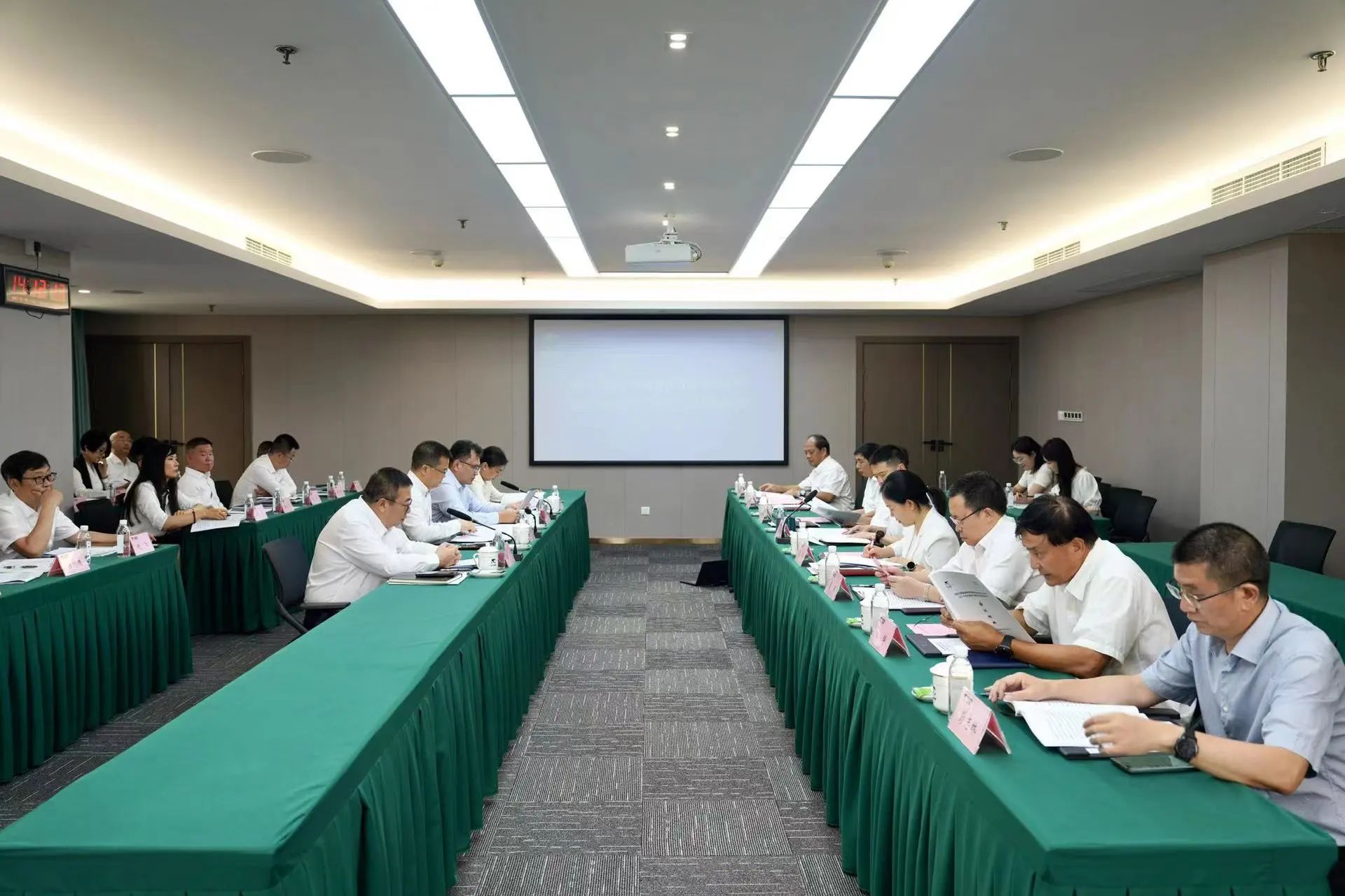 省尊龙凯时人生就是搏集团召开2023年度司理层向董事会述职报告会